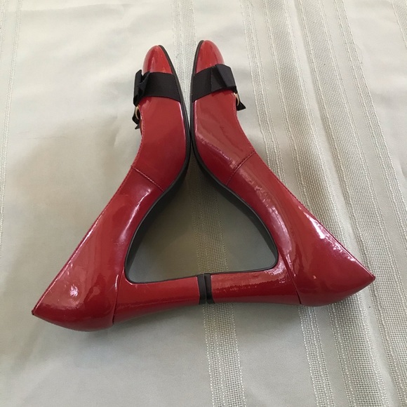 Nine West cherry red / black bow career shoes - Picture 3 of 5